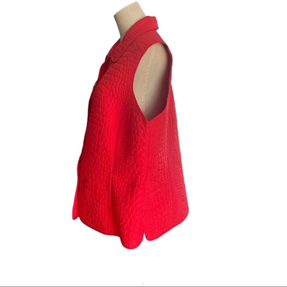 Tabi red pebble quilted sleeveless lightweight outerwear vest with pockets - Picture 3 of 11